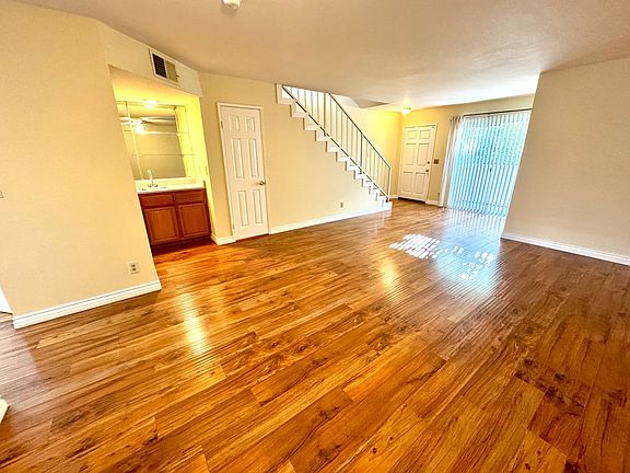 2nd image of 12251 Moorpark St APT 106