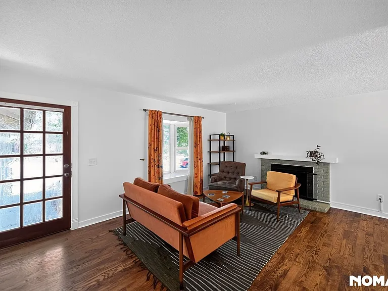 15652 E Jefferson Ave — Photo 4