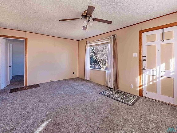 3rd image of 647 Moulton Ave