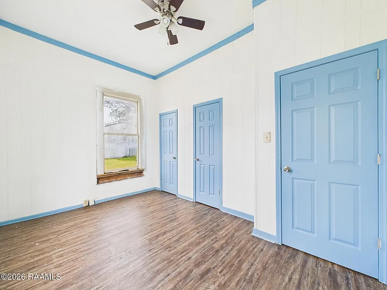 405 E Convent St — Photo 17