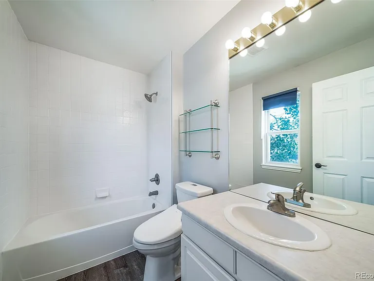 1011 S Valentia St #81 — Photo 31