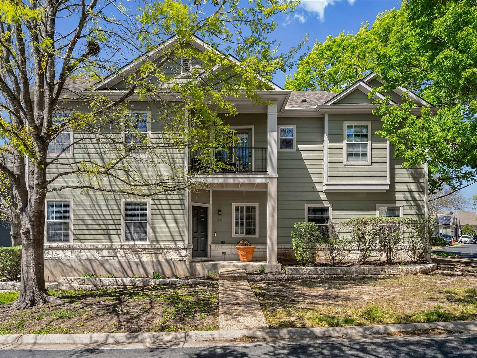 3 bed, 2.5 bath, 1785 sqft, $3,300 — Photo 1