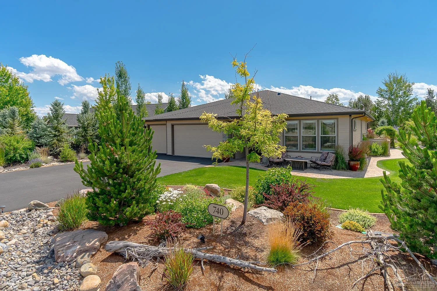 740 Victoria Falls Dr photo 1