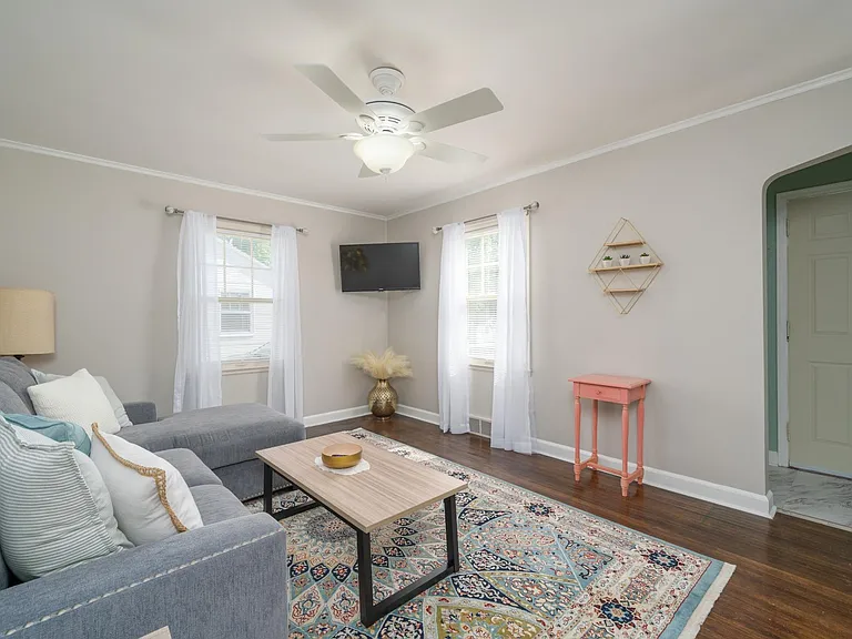 1219 S Glendale Ave — Photo 3