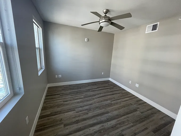 569 W Date St #502 — Photo 12