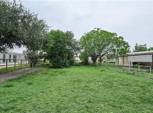 827 S 13th St, Alamo, TX 78516