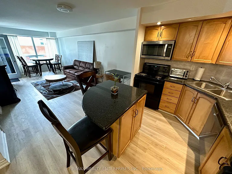 250 Wellington St W #436 — Photo 7
