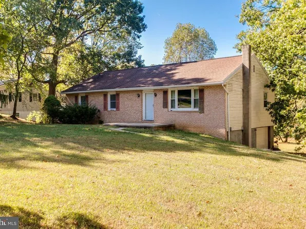 9608 Crystal Falls Dr, Hagerstown, MD 21740