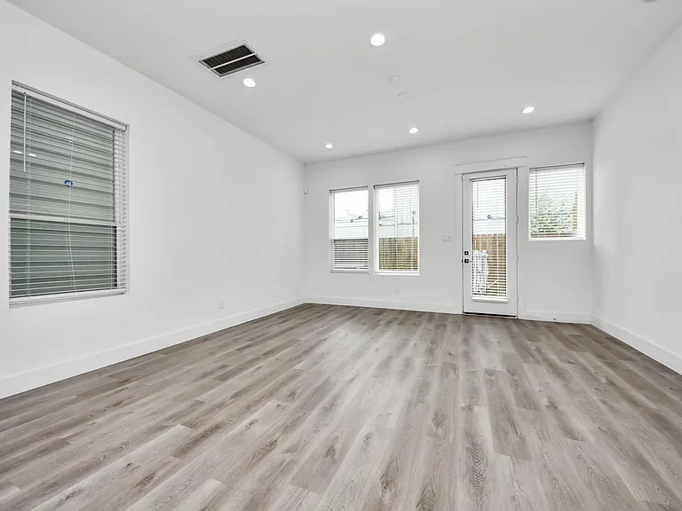 5402 Margarita St — Photo 13