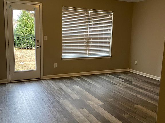 downstairs bedroom/bonus room with full bathroom