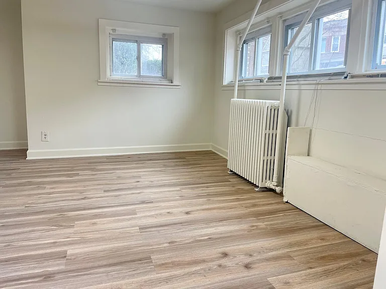 2439 W Eastwood Ave #B — Photo 2