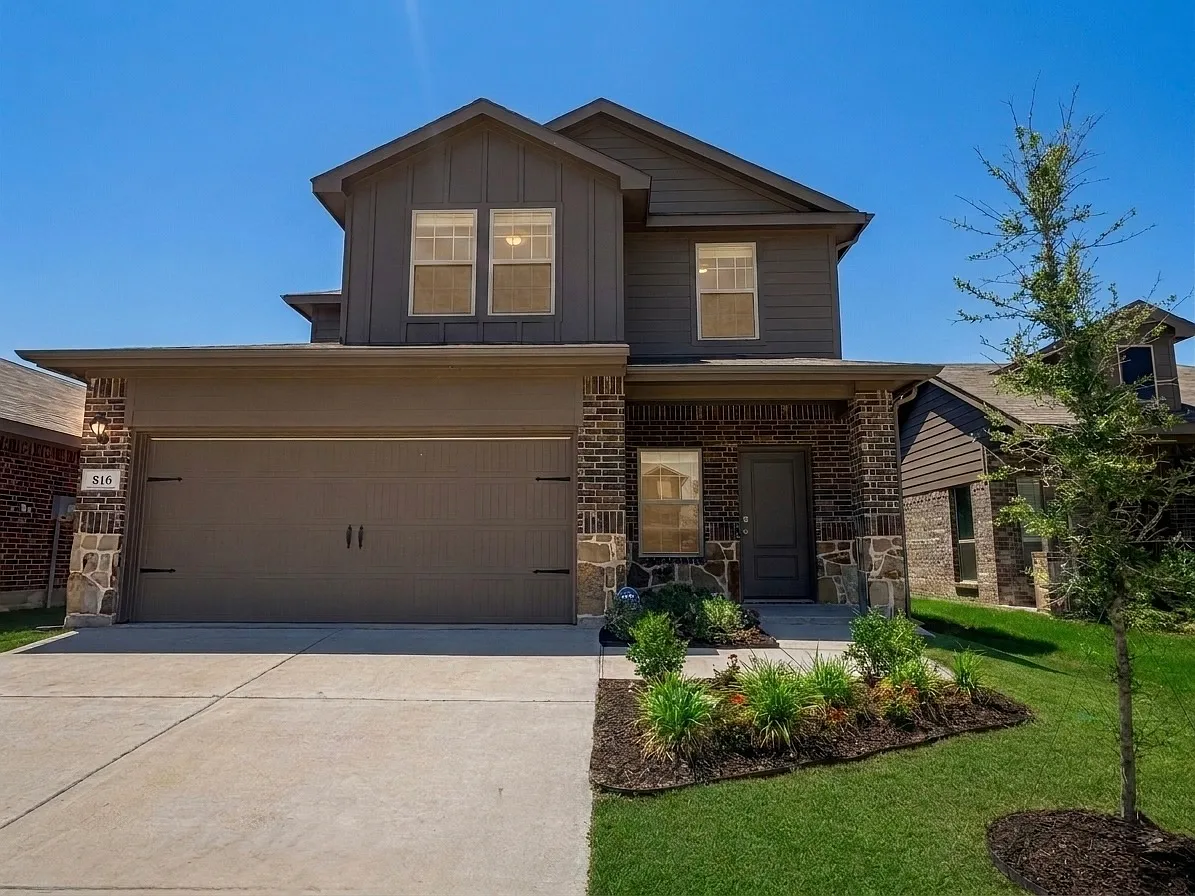 816 Country Rd — Photo 2
