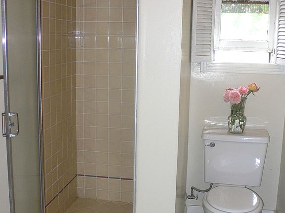 5th image of 1429 28th St APT 4