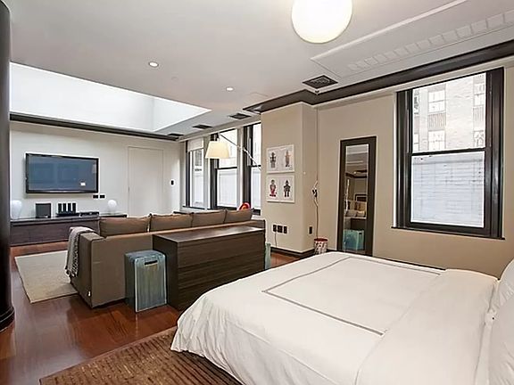 3rd image of 55 Wall Street Ct #942