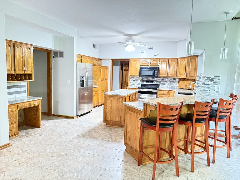 8257 N Woodland Ave — Photo 6