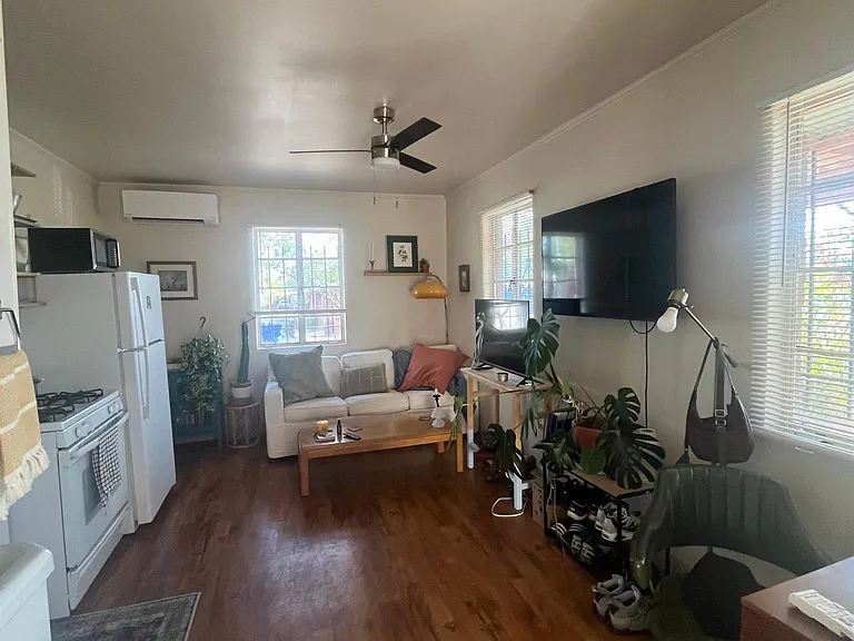 410 E Adams St #R — Photo 7