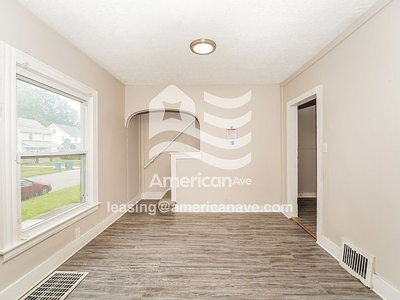 352374_003_living_room_4.jpg