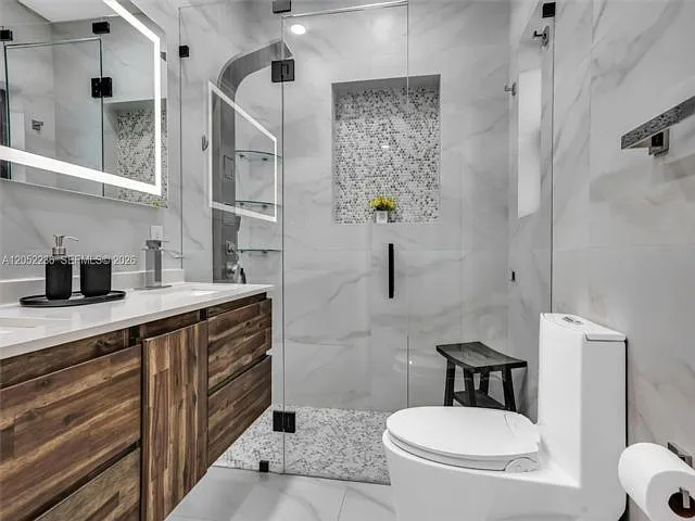 3 bed, 3.0 bath, $7,200 — Photo 3