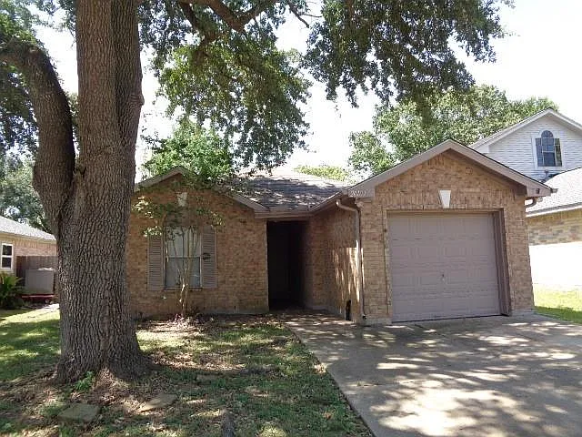 20107 Beechview Ln — Photo 1