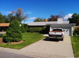 1755 E Meadowmoor Rd, Holladay, UT 84117