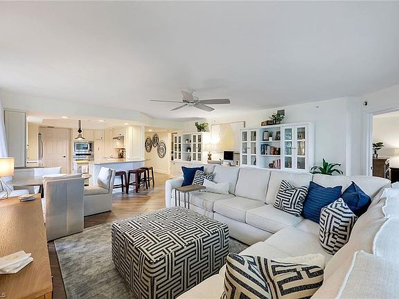 3rd image of 26900 Wedgewood DR #206