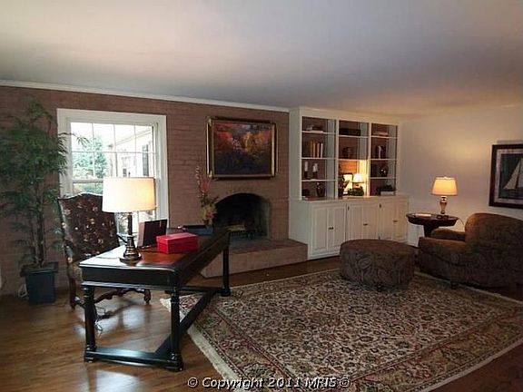 4th image of 1005 Woburn Ct