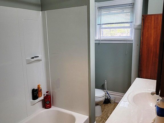 5th image of 626 Lafayette Ave NE