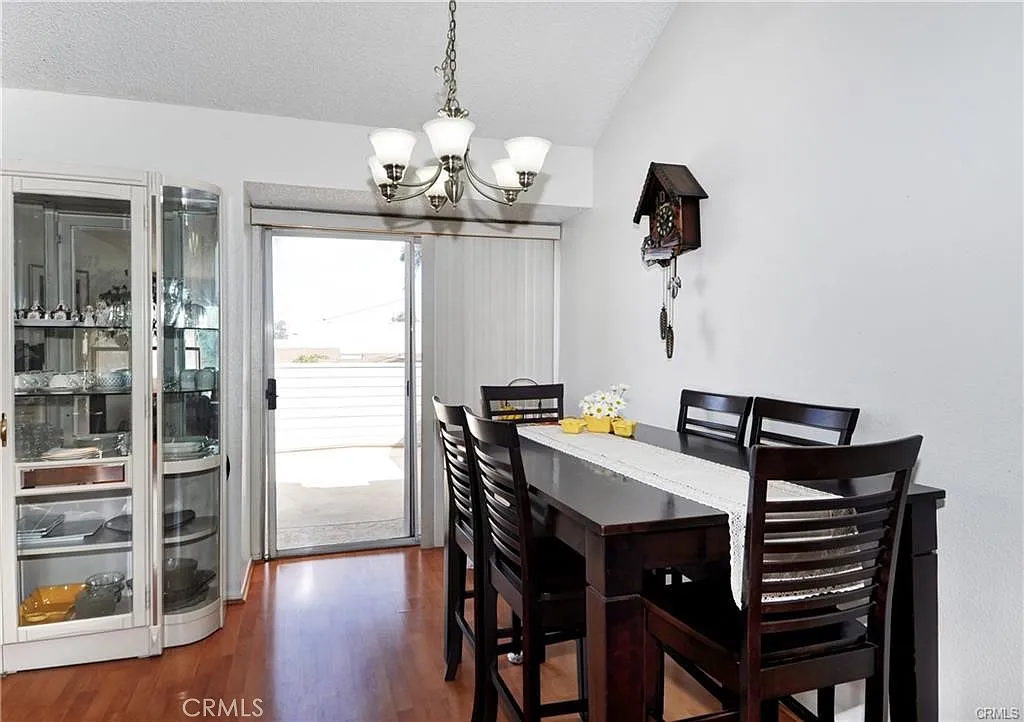 2 bed, 808 sqft, $2,900 — Photo 3