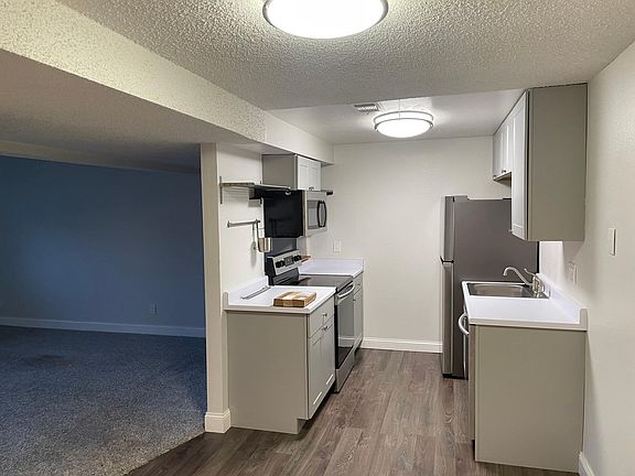 3rd image of 1606 Cottonwood Dr APT 1