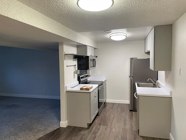 1606 Cottonwood Dr #1 — Photo 3
