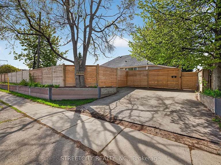 1055 Commissioners Rd E — Photo 4