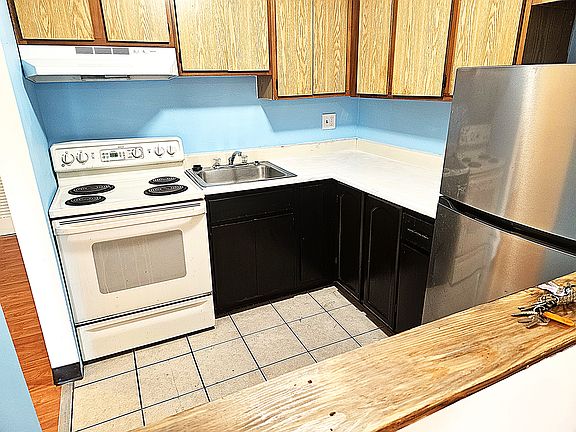 3rd image of 75 Scotch Pond Pl #32
