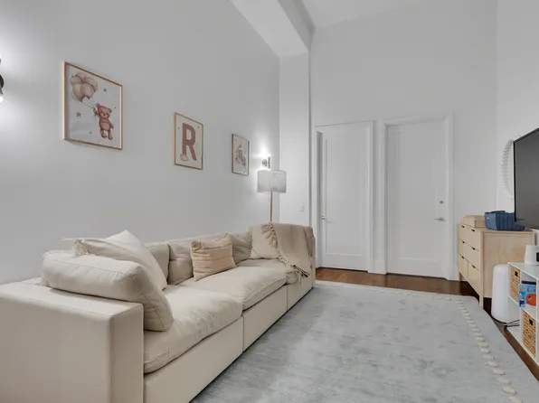 260 Park Avenue South image 7 of 18