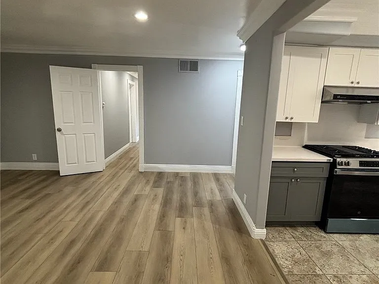 1810 Jellick Ave — Photo 8