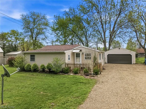 6982 McClure Rd, Hubbard, OH 44425