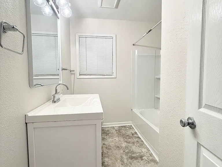 824 S Anderson St — Photo 13
