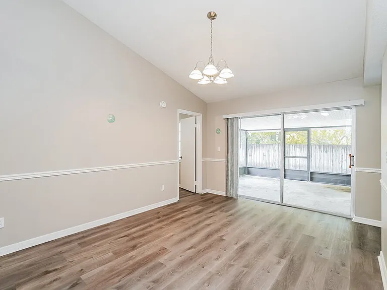 1352 Foxboro Dr — Photo 5