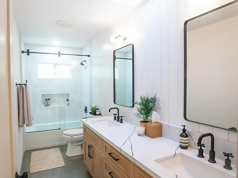 14822 Morrison St — Photo 26