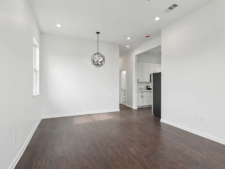 1504-06 Touro St — Photo 4