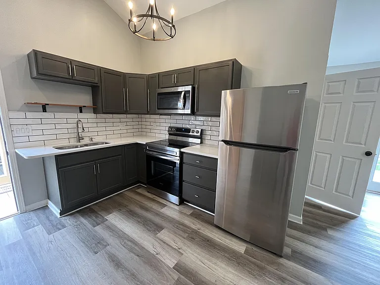 8010 Sunset Heights Dr #B — Photo 8