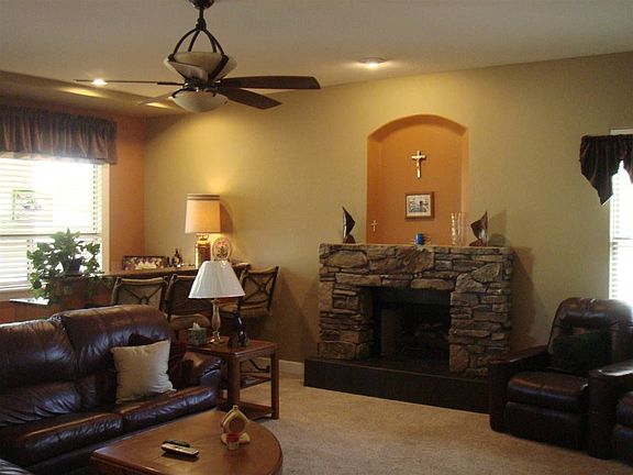 3rd image of 1572 E Appaloosa Ct