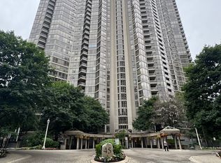 45 Kingsbridge Garden Cir #2910, Mississauga, ON L5R 3K4