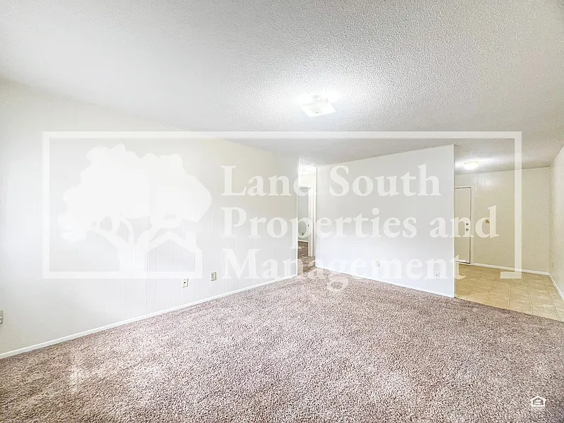 620 N Lake Ave — Photo 2