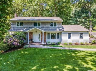 101 Village Hill Dr, Dix Hills, NY 11746