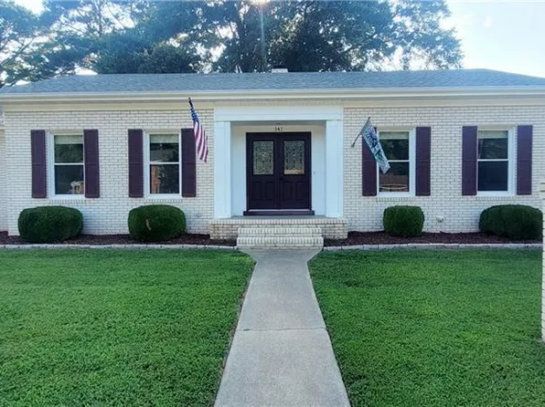 141 Robin Ln, Suffolk, VA 23434