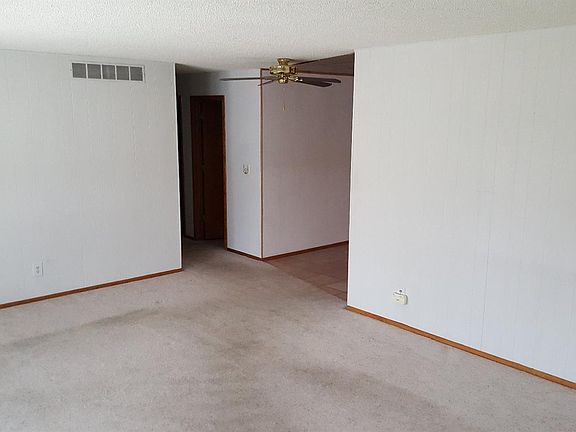 3rd image of 500 Canterbury Dr