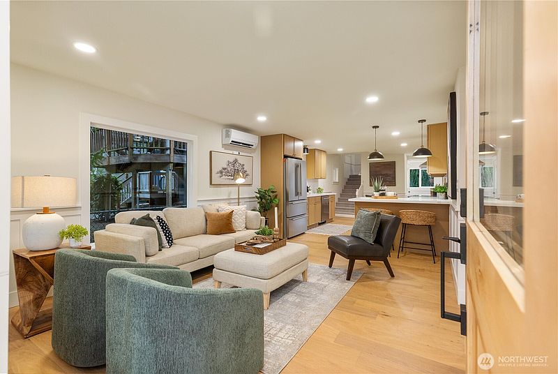 2nd image of 715 27th Avenue
