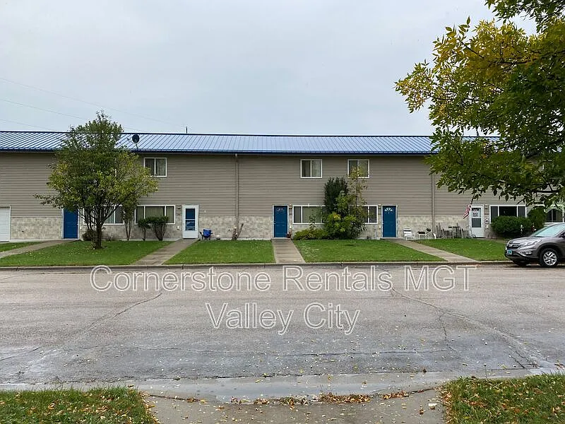 2 bed, 1.5 bath, $1,100 — Photo 2