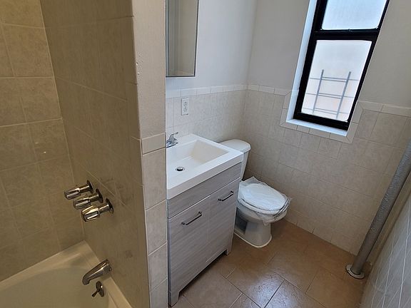 4th image of 2390 Davidson Ave APT 4G