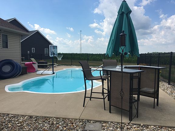 3rd image of 220 Deborah Ct